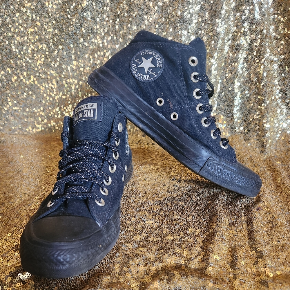 Womens 7.5 converse
